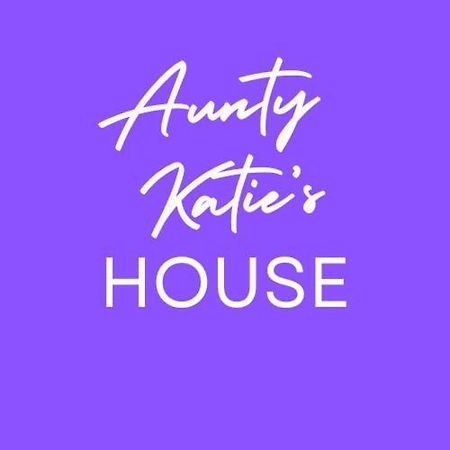 Aunty Katie'S House, Ni Tourist Board Certified & Located On The Main Oldpark Road To Belfast, With Free Continental Breakfast & Free Ultra Fast Sky Internet, Free Sky Sports & Free Sky Cinema, Self-Check In After 10Pm Gmt旅舍 外观 照片