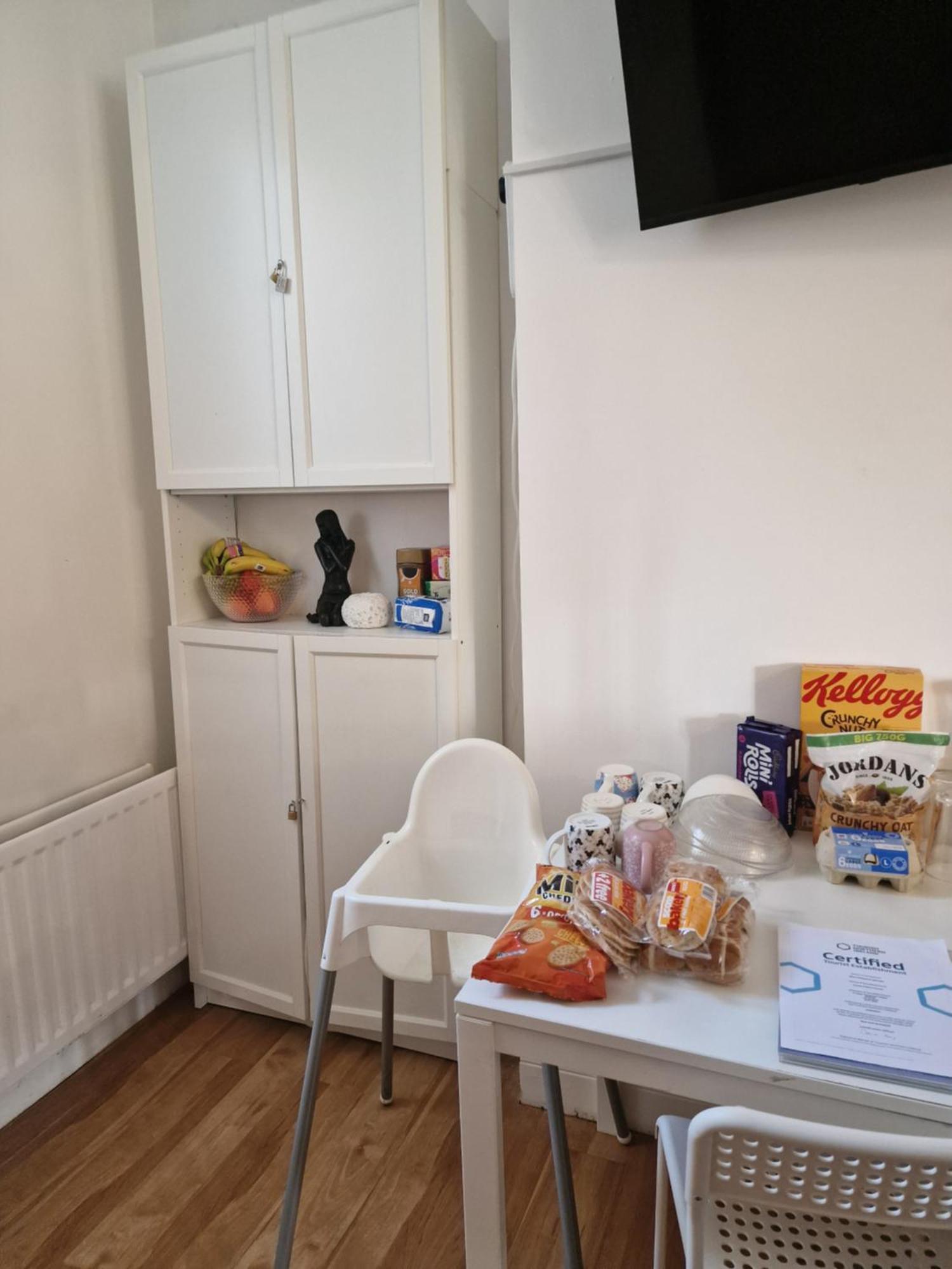 Aunty Katie'S House, Ni Tourist Board Certified & Located On The Main Oldpark Road To Belfast, With Free Continental Breakfast & Free Ultra Fast Sky Internet, Free Sky Sports & Free Sky Cinema, Self-Check In After 10Pm Gmt旅舍 外观 照片
