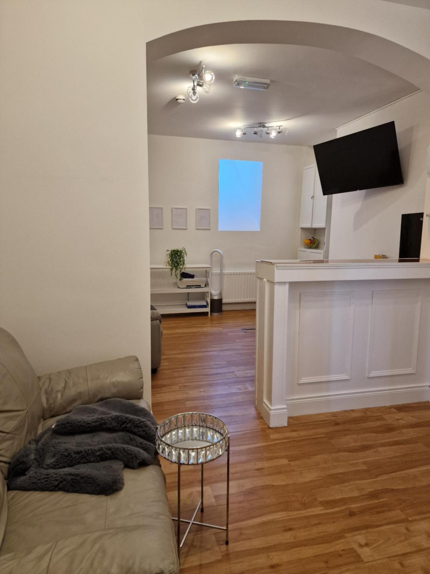 Aunty Katie'S House, Ni Tourist Board Certified & Located On The Main Oldpark Road To Belfast, With Free Continental Breakfast & Free Ultra Fast Sky Internet, Free Sky Sports & Free Sky Cinema, Self-Check In After 10Pm Gmt旅舍 外观 照片
