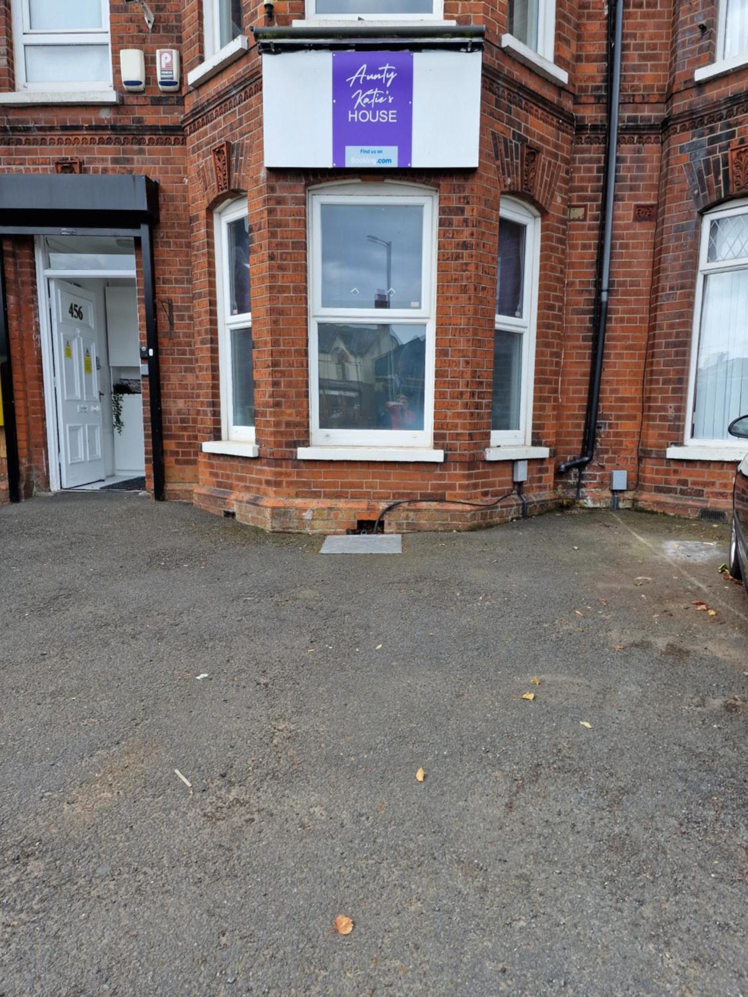 Aunty Katie'S House, Ni Tourist Board Certified & Located On The Main Oldpark Road To Belfast, With Free Continental Breakfast & Free Ultra Fast Sky Internet, Free Sky Sports & Free Sky Cinema, Self-Check In After 10Pm Gmt旅舍 外观 照片