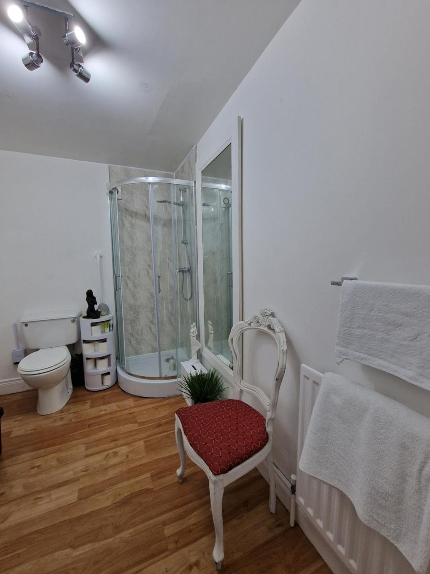 Aunty Katie'S House, Ni Tourist Board Certified & Located On The Main Oldpark Road To Belfast, With Free Continental Breakfast & Free Ultra Fast Sky Internet, Free Sky Sports & Free Sky Cinema, Self-Check In After 10Pm Gmt旅舍 外观 照片