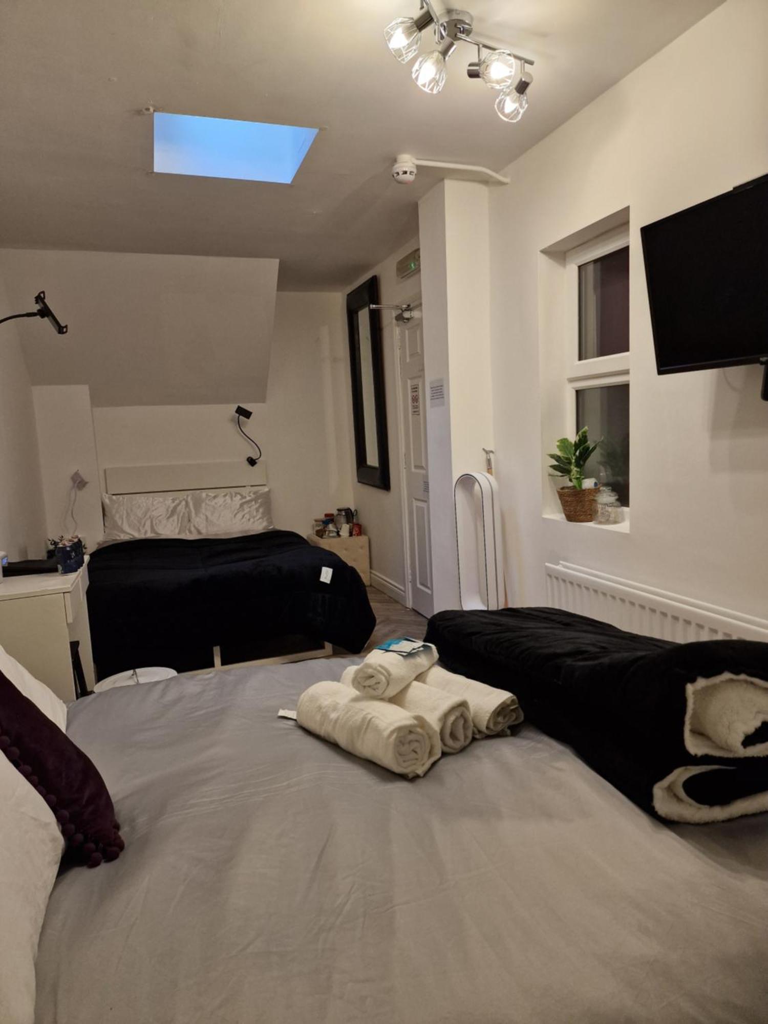 Aunty Katie'S House, Ni Tourist Board Certified & Located On The Main Oldpark Road To Belfast, With Free Continental Breakfast & Free Ultra Fast Sky Internet, Free Sky Sports & Free Sky Cinema, Self-Check In After 10Pm Gmt旅舍 外观 照片