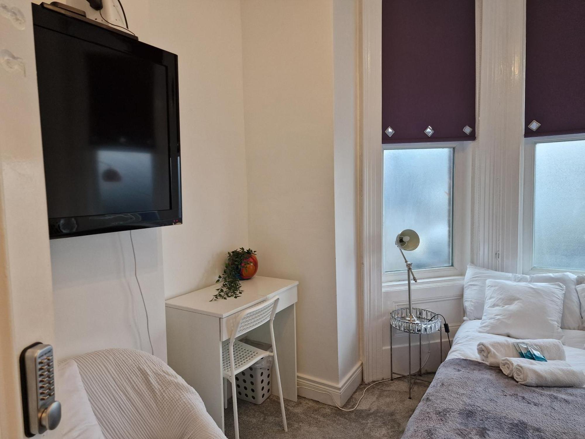 Aunty Katie'S House, Ni Tourist Board Certified & Located On The Main Oldpark Road To Belfast, With Free Continental Breakfast & Free Ultra Fast Sky Internet, Free Sky Sports & Free Sky Cinema, Self-Check In After 10Pm Gmt旅舍 外观 照片