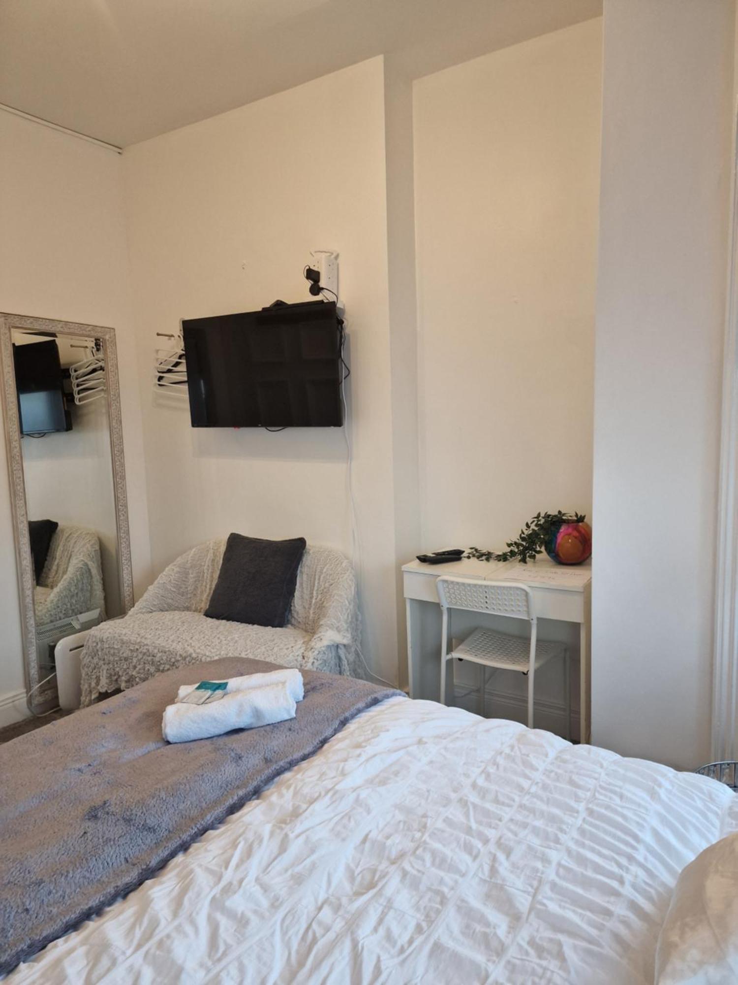Aunty Katie'S House, Ni Tourist Board Certified & Located On The Main Oldpark Road To Belfast, With Free Continental Breakfast & Free Ultra Fast Sky Internet, Free Sky Sports & Free Sky Cinema, Self-Check In After 10Pm Gmt旅舍 外观 照片