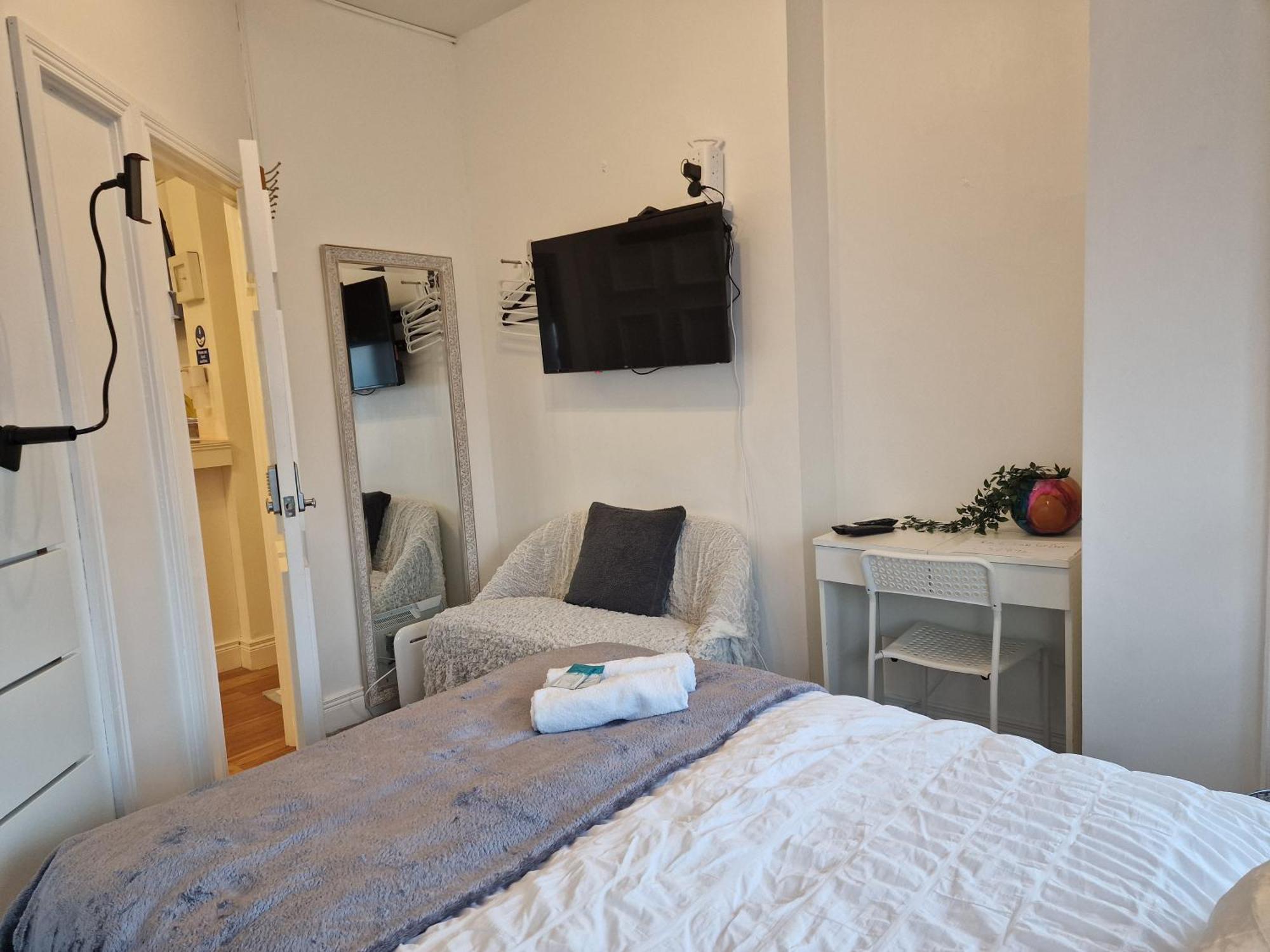 Aunty Katie'S House, Ni Tourist Board Certified & Located On The Main Oldpark Road To Belfast, With Free Continental Breakfast & Free Ultra Fast Sky Internet, Free Sky Sports & Free Sky Cinema, Self-Check In After 10Pm Gmt旅舍 外观 照片