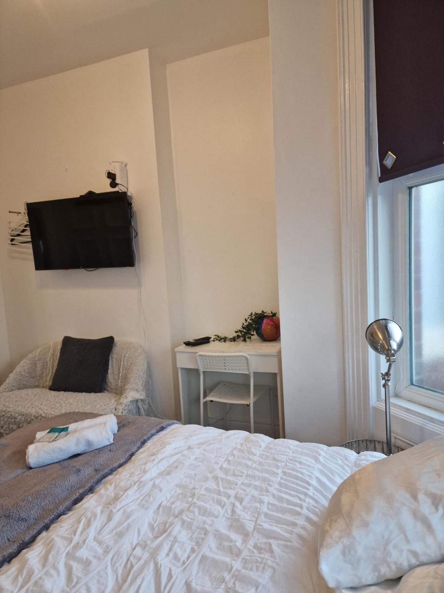 Aunty Katie'S House, Ni Tourist Board Certified & Located On The Main Oldpark Road To Belfast, With Free Continental Breakfast & Free Ultra Fast Sky Internet, Free Sky Sports & Free Sky Cinema, Self-Check In After 10Pm Gmt旅舍 外观 照片